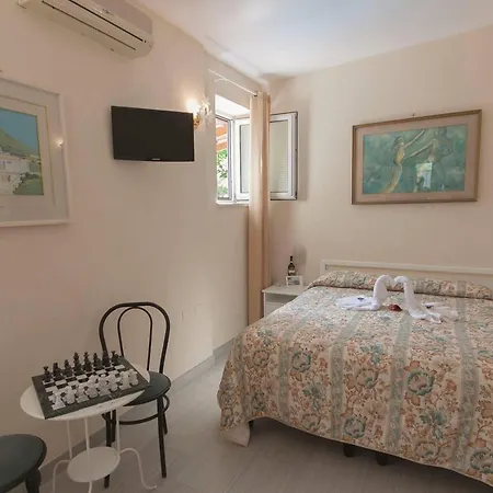 La Rondinella Hotel 2*